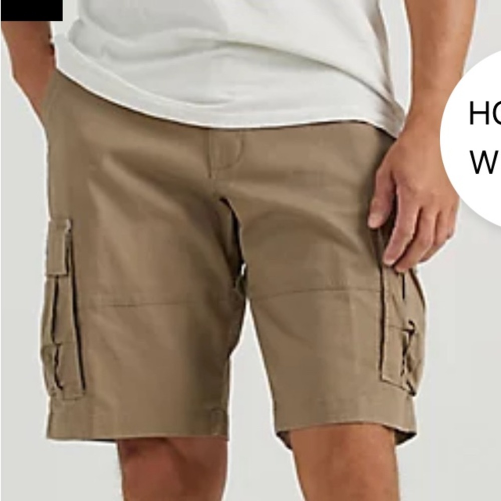 Lee Extreme Motion Crossroad Cargo Shorts Mens 42  khaki colored NEW with TAGS